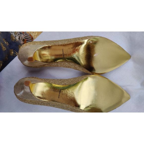 Adrianna papell Lois Lace Gold Pump . Sizes available and 11W - Picture 6 of 6